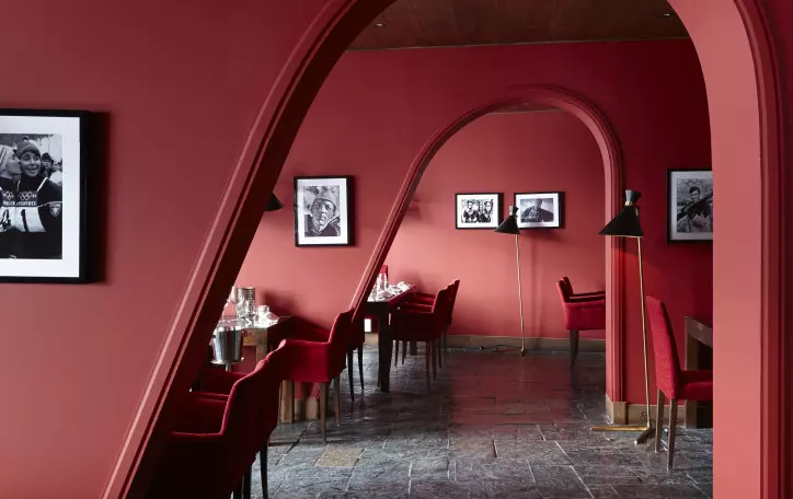 Room of the restaurant les enfants terribles at the Hôtel des Dromonts